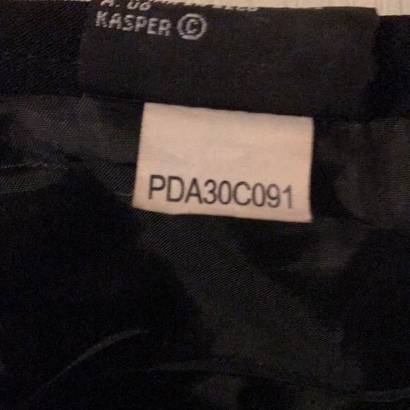 KASPER SKIRT Black /Size #16. Split flaps / lining. - Picture 6 of 8